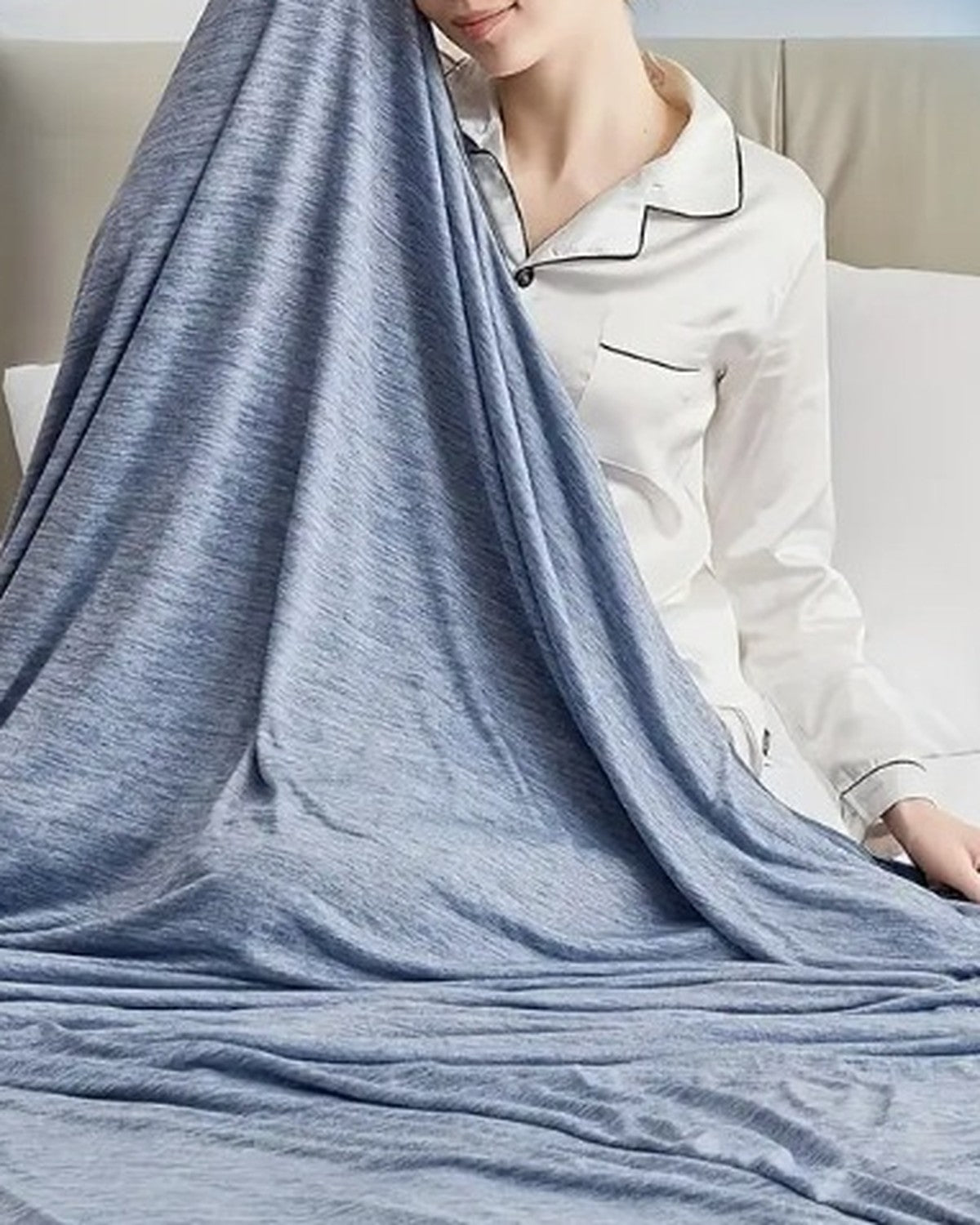Cool-touch summer blanket